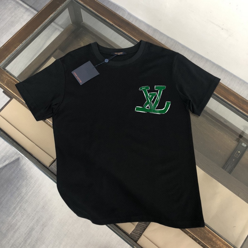 Louis Vuitton Men's T-shirts 28